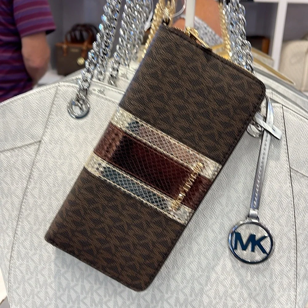 Michael Kors Jet Set Travel Large Signature Logo and Metallic Continental Wallet - Picture 5 of 16